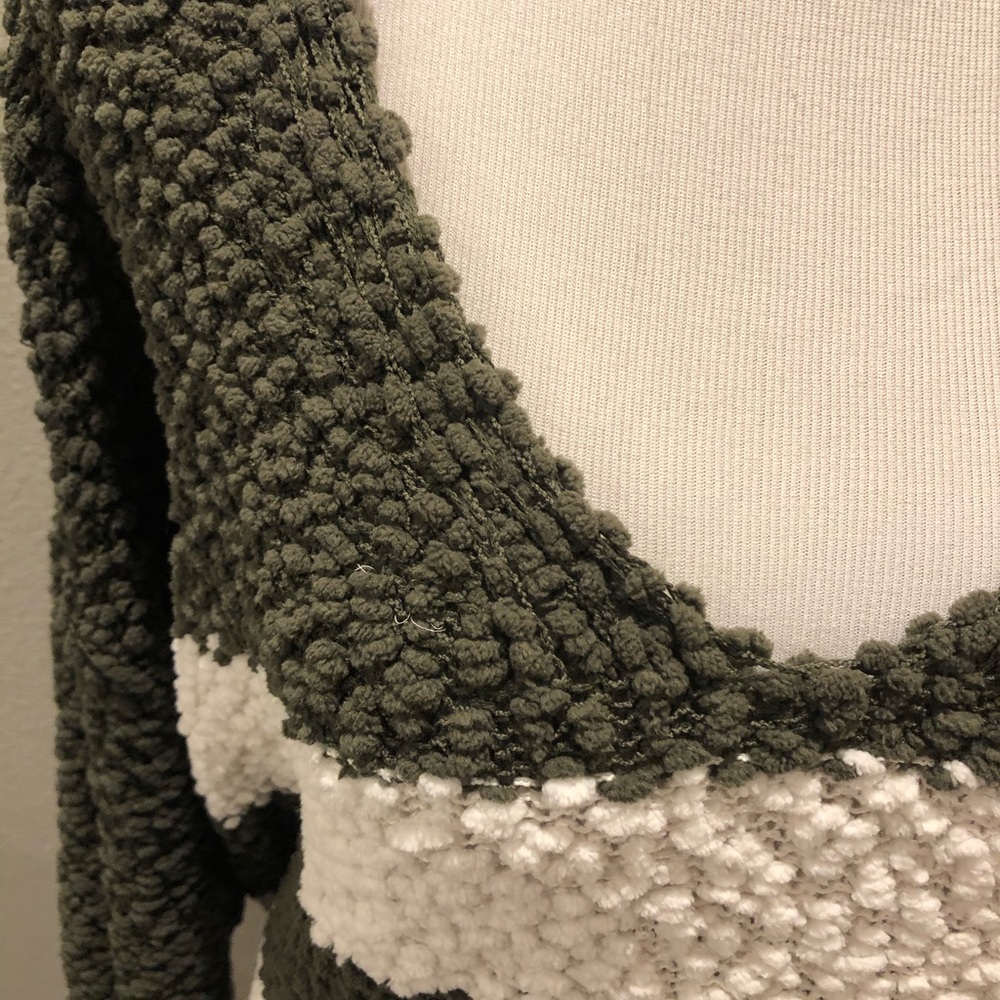 Sweater - Picture 3 of 4